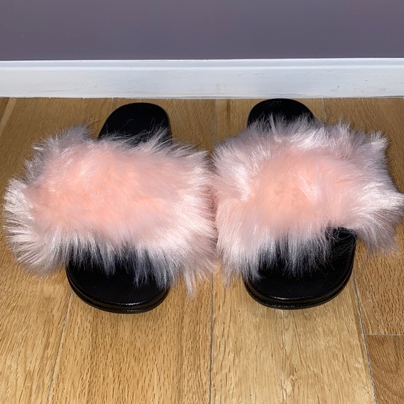 Shoes - Pink Faux Fur Slides Women’s 8